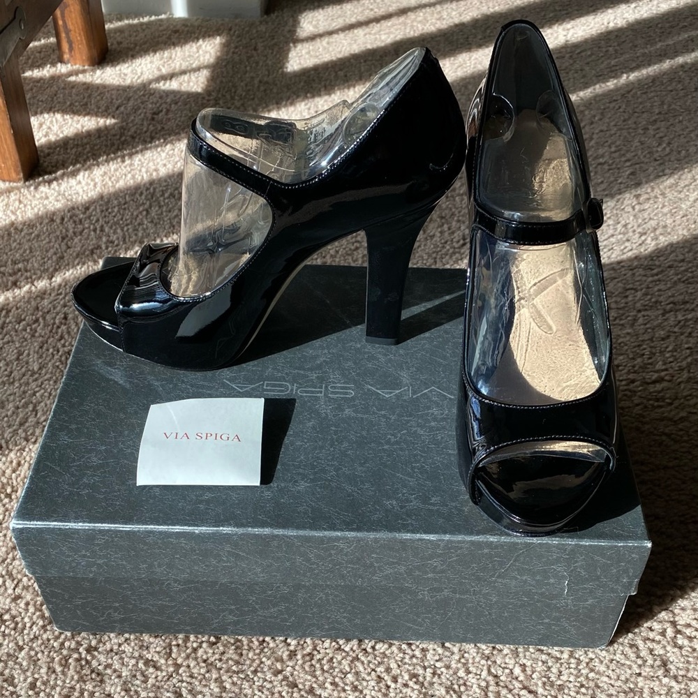 Via Spiga - V-Evangaline - Glossy Black  - 4 3/4 Heel - Size 8M